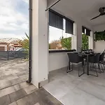 Tiny Pool House Ferienhaus