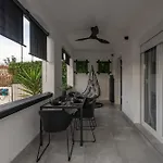Tiny Pool House Ferienhaus