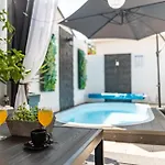 Ferienhaus Tiny Pool House Vir