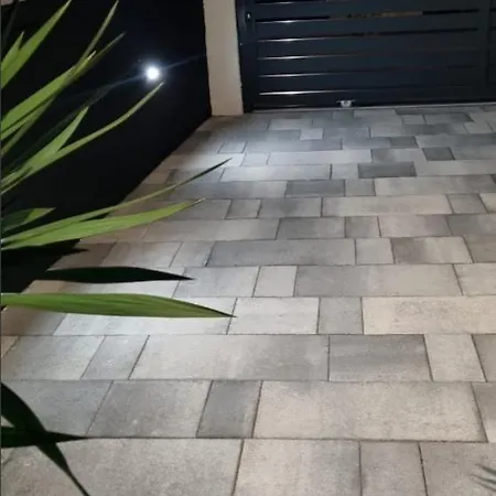 Vakantiehuis Tiny Pool House Vir