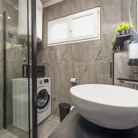 Tiny Pool House Vakantiehuis Vir