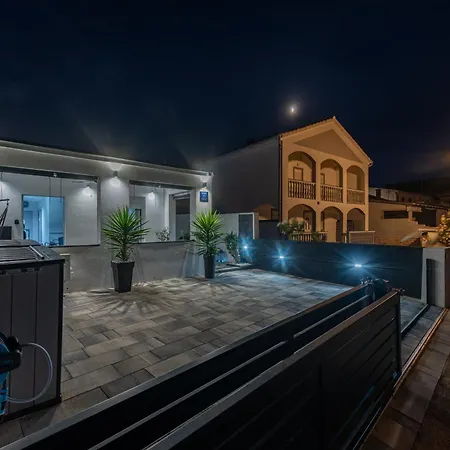 Tiny Pool House Vakantiehuis *