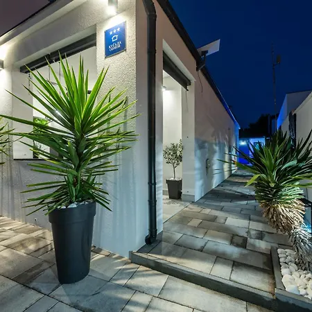 Vakantiehuis Tiny Pool House Vir