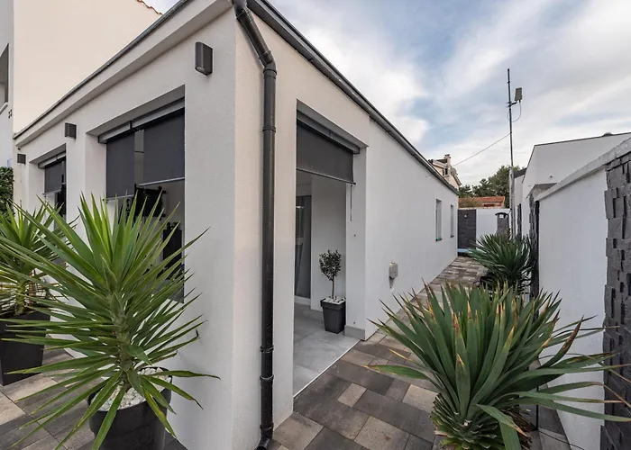 Tiny Pool House Vakantiehuis *