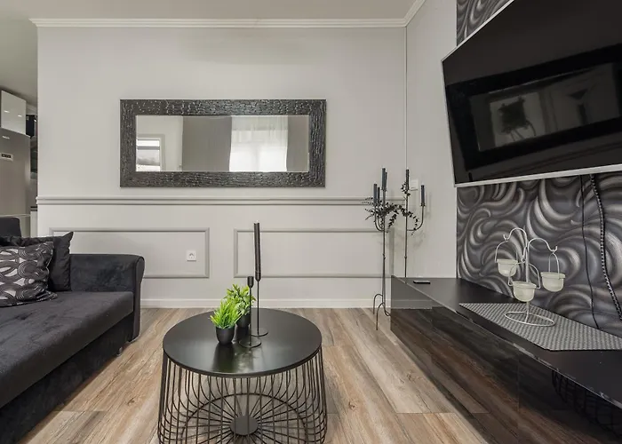 Tiny Pool House * Vir