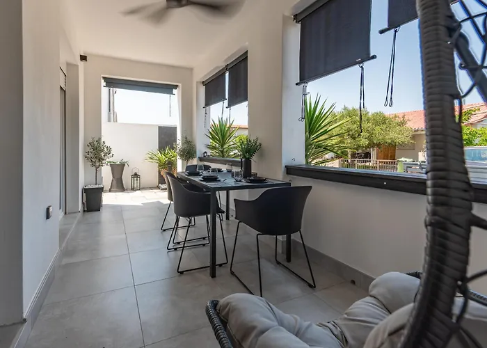 Tiny Pool House Vakantiehuis Vir