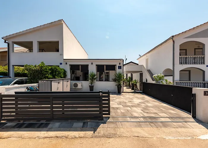 Vakantiehuis Tiny Pool House Vir