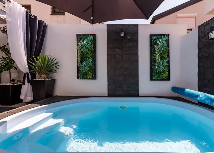 Vakantiehuis Tiny Pool House *