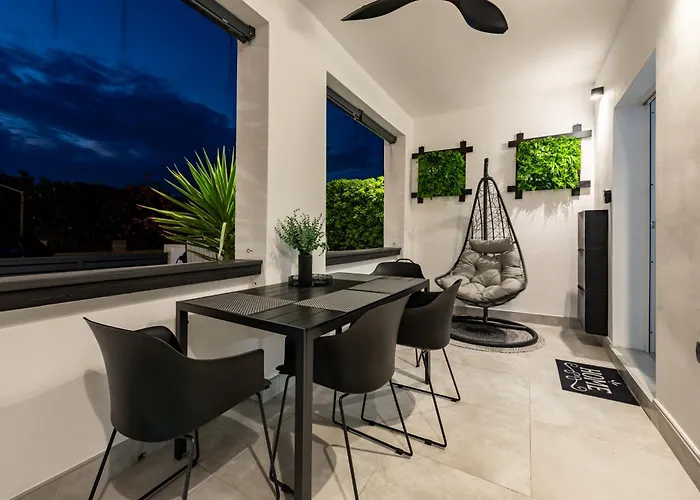 Tiny Pool House Vakantiehuis Vir