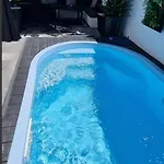 Tiny Pool House 维尔