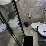 Tiny Pool House * 维尔