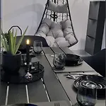 Tiny Pool House 度假居 *