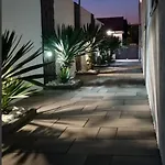 Tiny Pool House 度假居 维尔