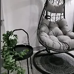 Tiny Pool House * 维尔