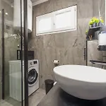 Tiny Pool House 度假居 维尔