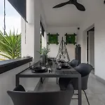 펜션 Tiny Pool House 비르