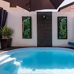 度假居 Tiny Pool House *