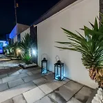 Tiny Pool House 펜션 비르