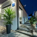 펜션 Tiny Pool House 비르