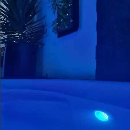 Tiny Pool House Holiday home