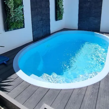 Prázdninový dům Tiny Pool House Vir