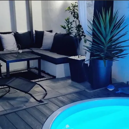 Holiday home Tiny Pool House *