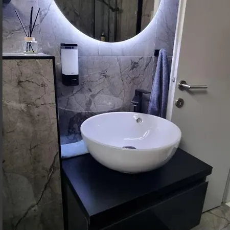 Holiday home Tiny Pool House Vir