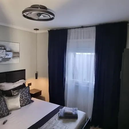 Tiny Pool House Holiday home