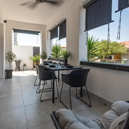 Tiny Pool House Prázdninový dům Vir