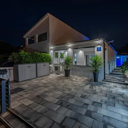 Tiny Pool House 度假居