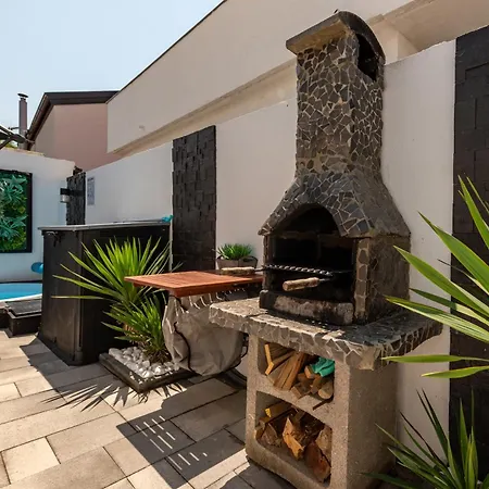 Tiny Pool House 度假居 维尔