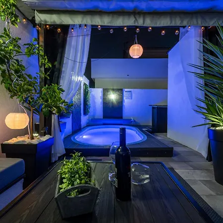 Prázdninový dům Tiny Pool House Vir
