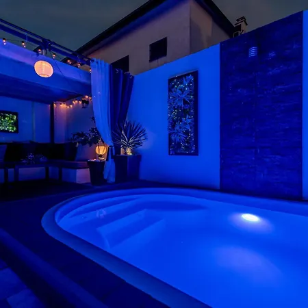 Dom wakacyjny Tiny Pool House Vir