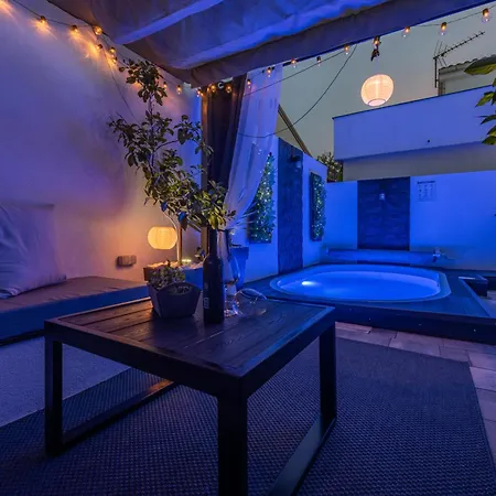 Tiny Pool House Vakantiehuis Vir