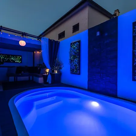 Nyaraló Tiny Pool House Vir
