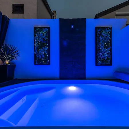 Nyaraló Tiny Pool House