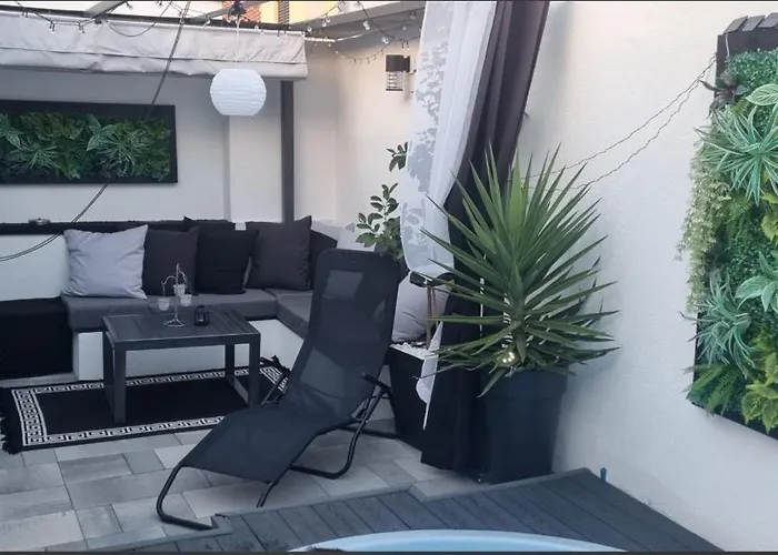 Tiny Pool House Vikendica *