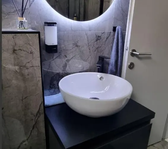 Vikendica Tiny Pool House Vir