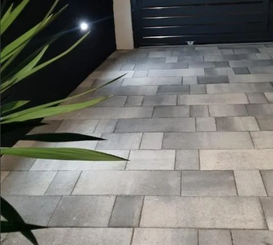 Vikendica Tiny Pool House Vir