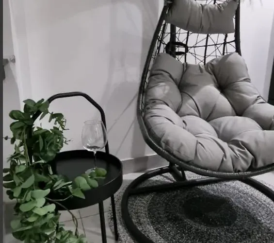 Tiny Pool House * Vir