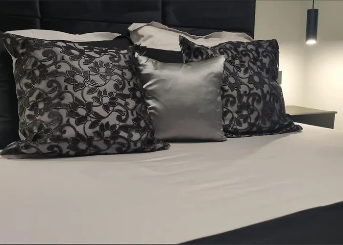 Tiny Pool House Vikendica *