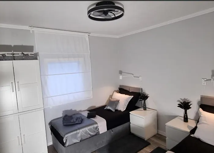 Vikendica Tiny Pool House *