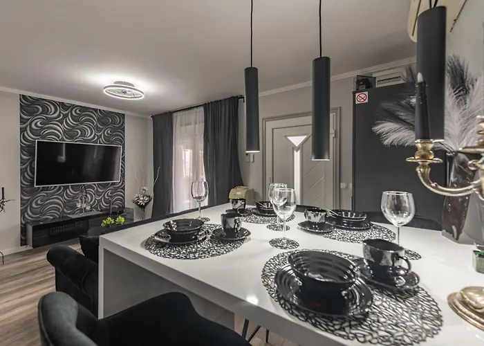 Tiny Pool House Vikendica