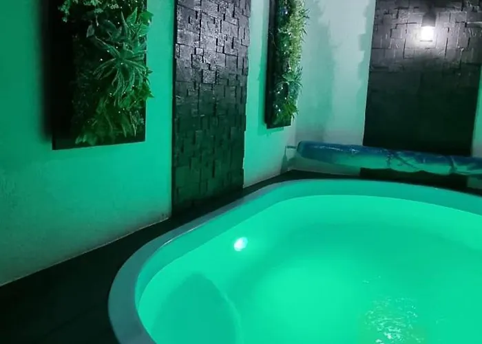 Vikendica Tiny Pool House Vir