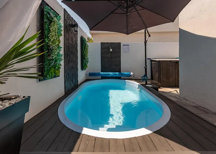 Tiny Pool House Vikendica *