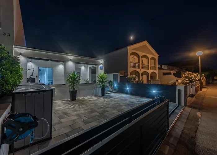 Tiny Pool House Vikendica *