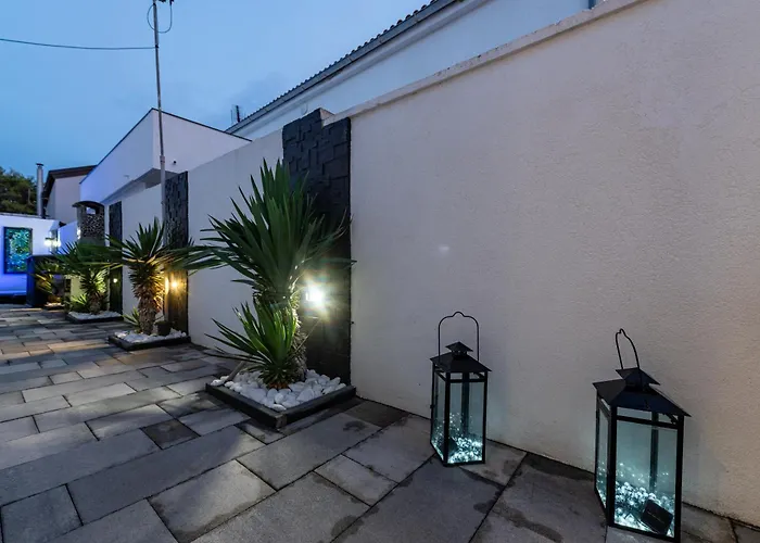 Tiny Pool House Vikendica Vir